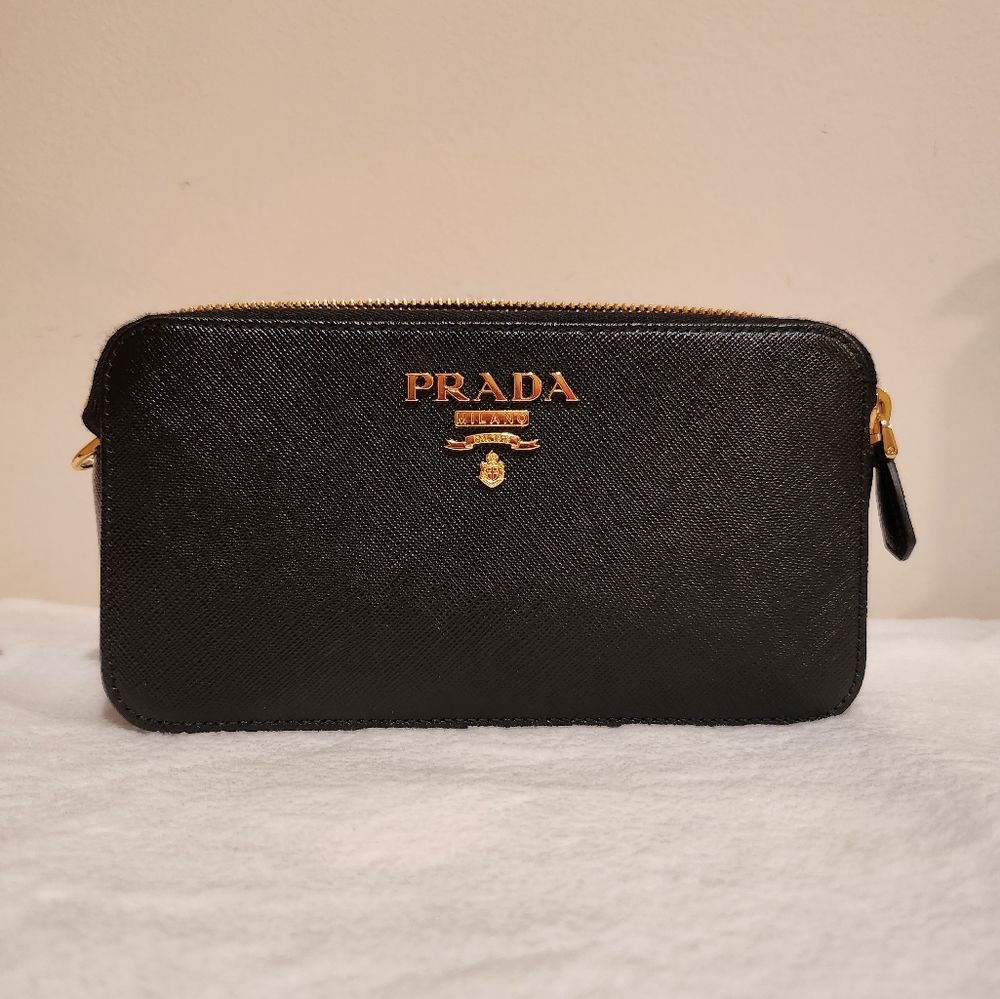 Prada pre-owned  saffiano logo lettering zipped wallet on gold chain